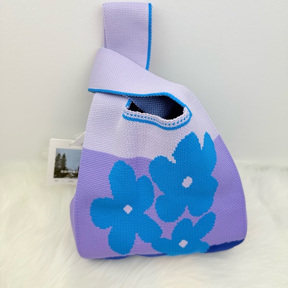 NWT Cute Blue Flower Compact Stylish Essentials Handheld Bag - Picture 4 of 8